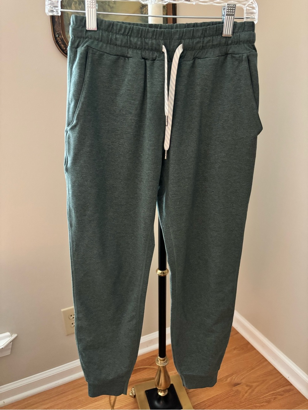 Vuori Performance Jogger in Green Size XXS